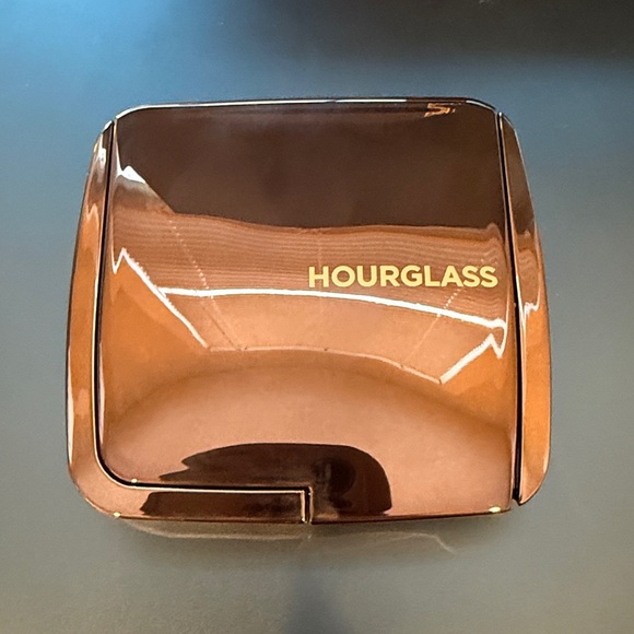 BNWT Hourglass AMBIENT™ LIGHTING INFINITY POWDER finishing powder - Picture 5 of 6